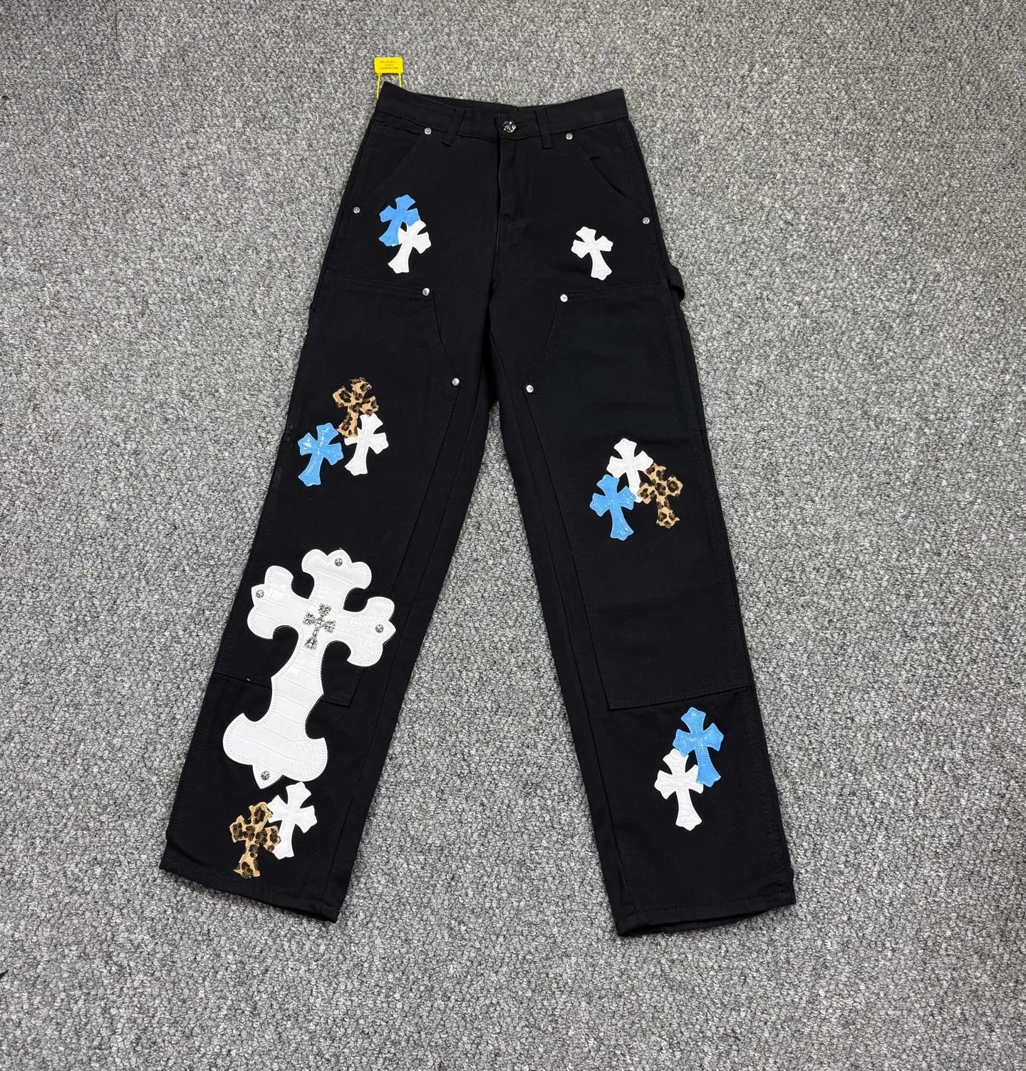 P290 model number: H860 chrome hearts Top Cow King F&F Limited to relatives and friends 1of1 Carhartt base version Jeans Three-dimensional version Loose and comfortable, not picky about body shape Look taller and slimmer Factory Seiko Original quality control Same style for men and women Can be matched with couples Versatile recommendation Must-have jeans for all seasons Hipsters have been disappointed From the quality selection of fabrics, the tailoring of details, and the matching of patterns are impeccable! The upper body is so handsome when worn...it can be easily worn by men, women and children! The craftsmanship is made of heavy-duty washed pure cotton denim fabric. After washing, it is soft and thick and looks very stylish when worn. Size: 28, 30, 32, 34, 36 (S-XXL) Color: black